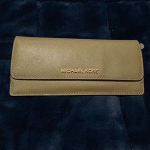 Michael kors wallet